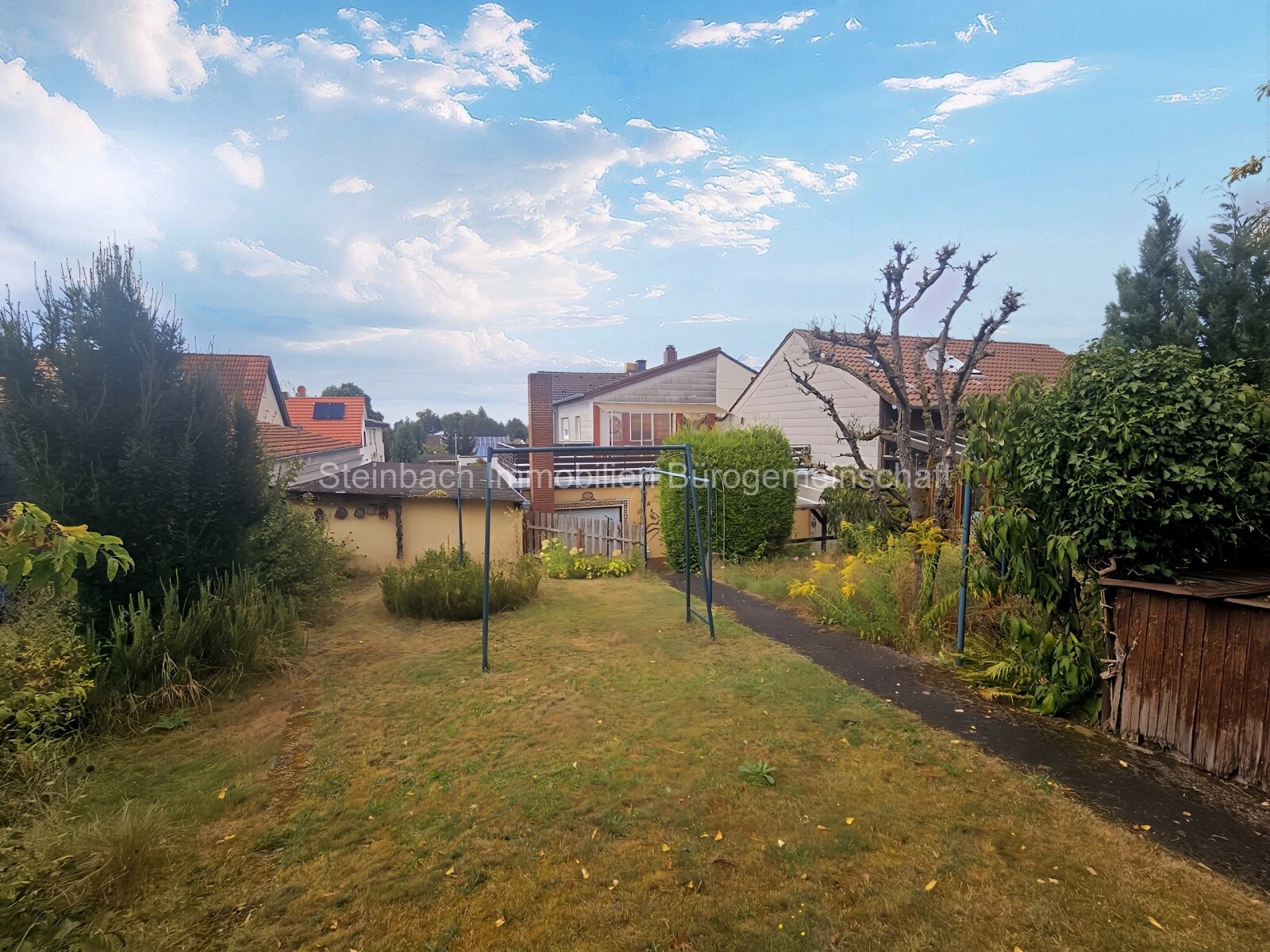 Garten Sicht zum Haus Garten Sicht zum Haus