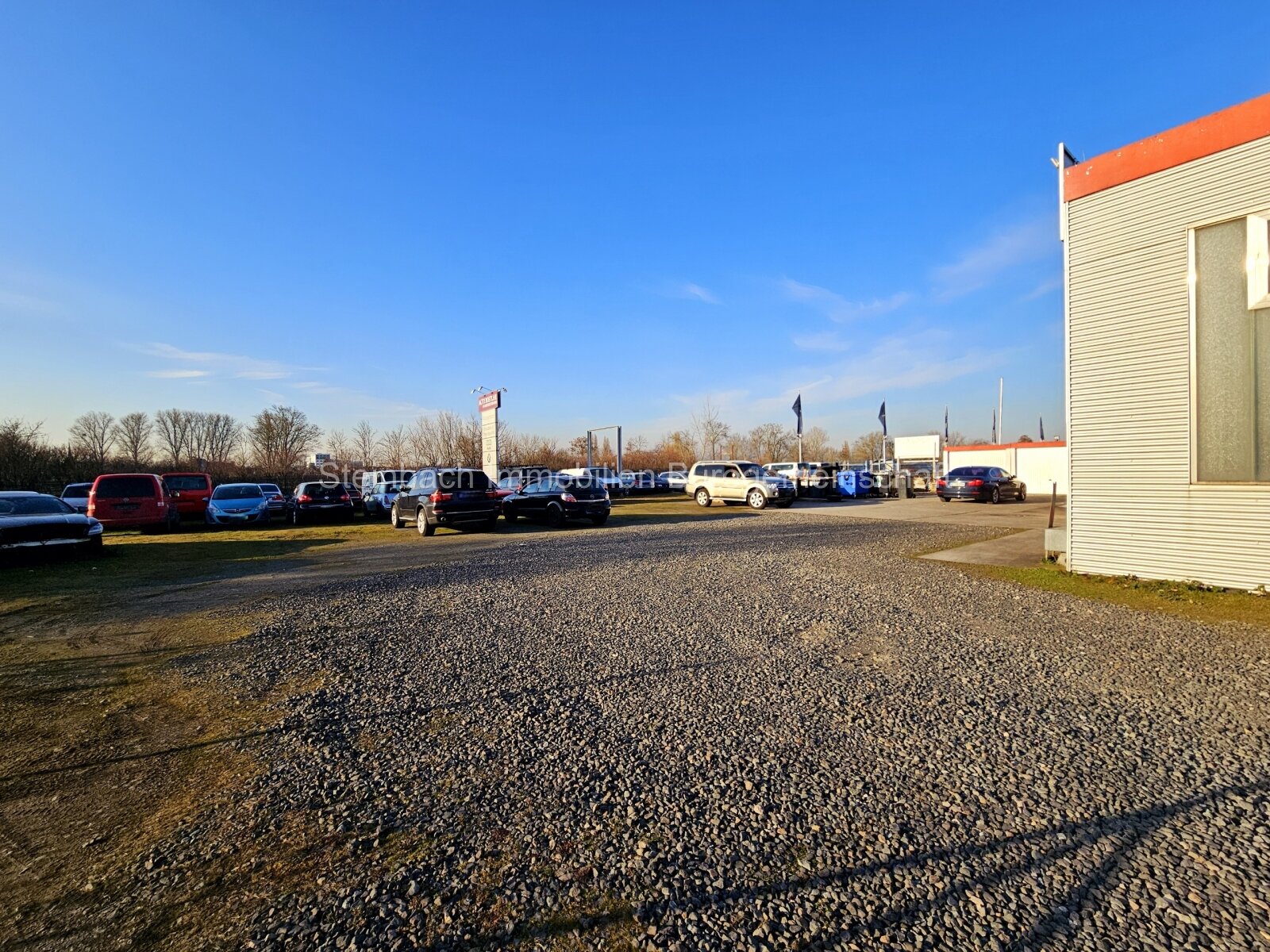 Parkplatz Rückseite Werkstatt Parkplatz Rückseite Werkstatt
