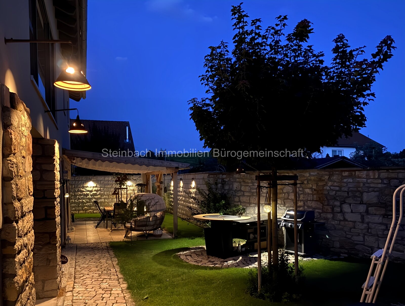 Garten in Abendstunden Garten in Abendstunden